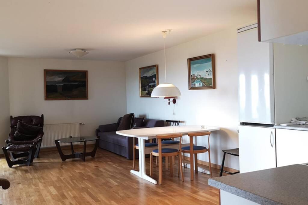 Large Apartment With Fabulous View Of Tórshavn Kültér fotó