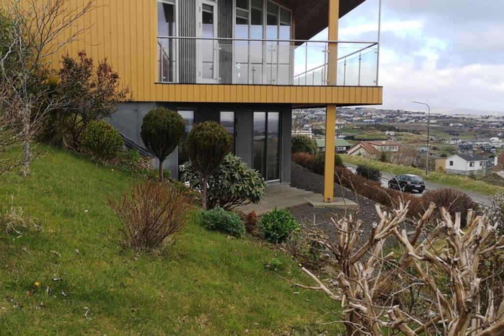 Large Apartment With Fabulous View Of Tórshavn Kültér fotó