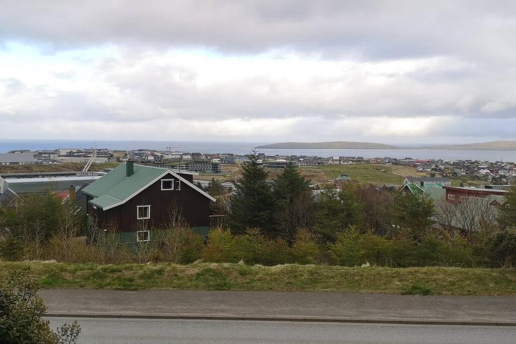 Large Apartment With Fabulous View Of Tórshavn Kültér fotó